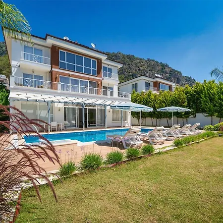 Vila Large With A Private Pool *