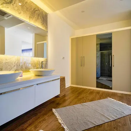 Vila Large With A Private Pool