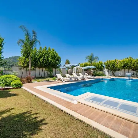 فيلة Large With A Private Pool *