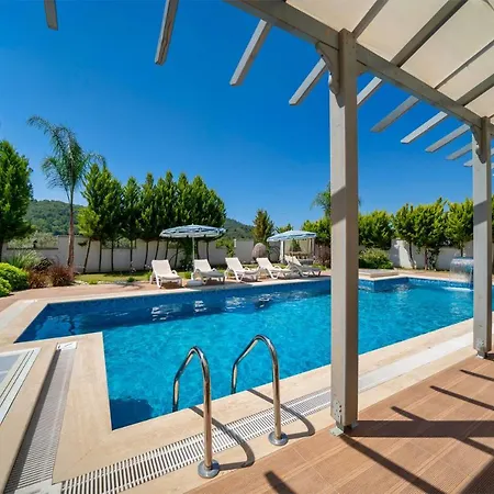 Large With A Private Pool غوجيك