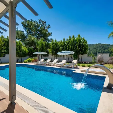 فيلة Large With A Private Pool