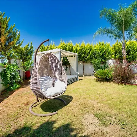 Large With A Private Pool فيلة
