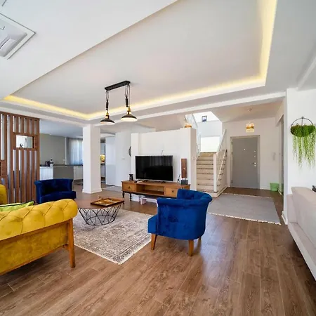 فيلة Large With A Private Pool